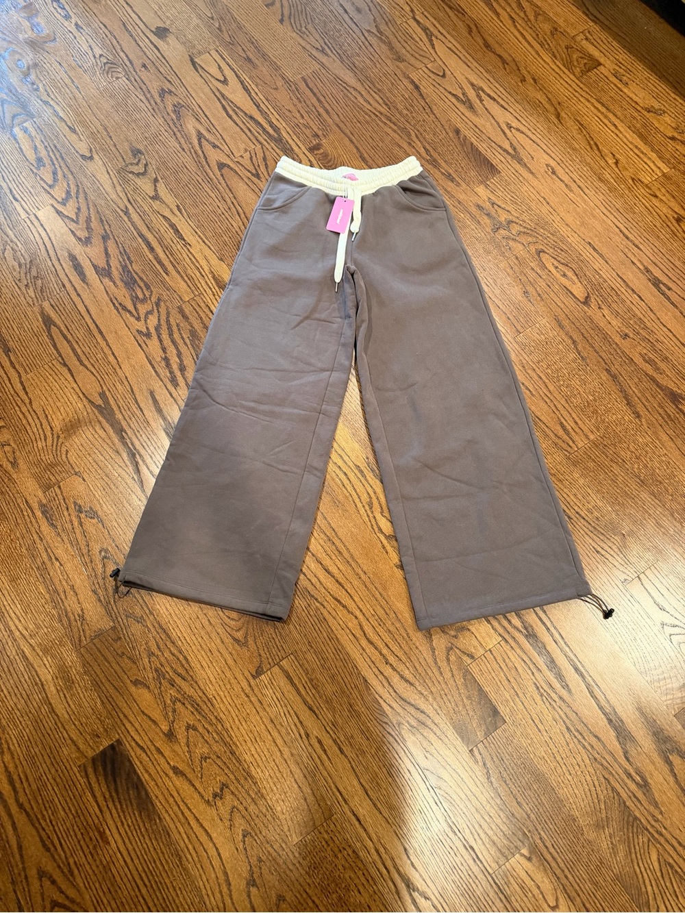 Edikted- Brown and Cream Sweats NWT Sz Small